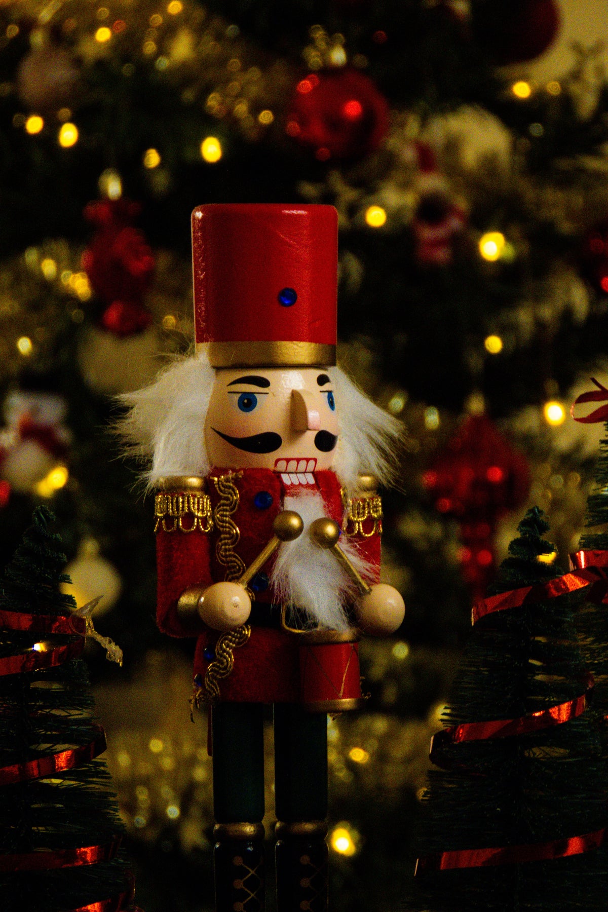 NUTCRACKER SOY CANDLE 2 WICK